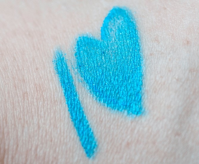 covergirl-ink-it-eyeliner-aquamarine-swatch