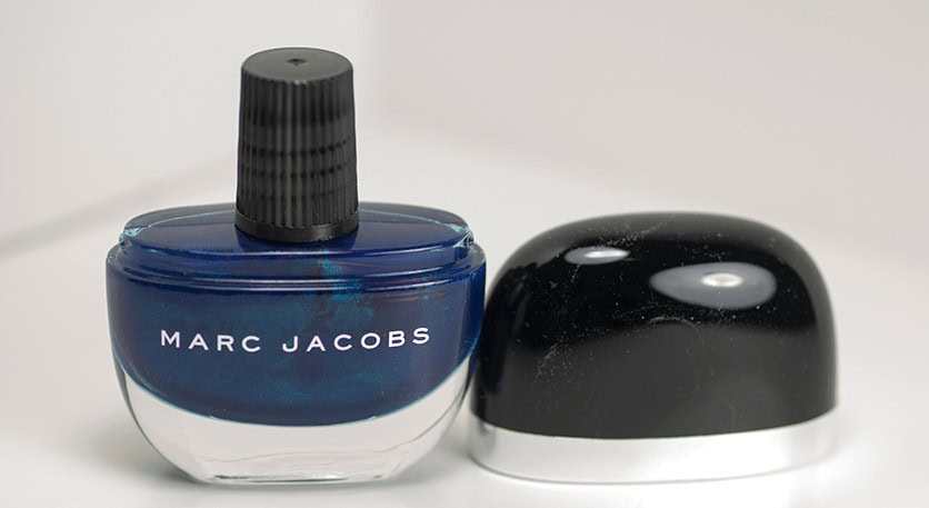 marc-jacobs-nail-polish-blue-velvet-cap-off